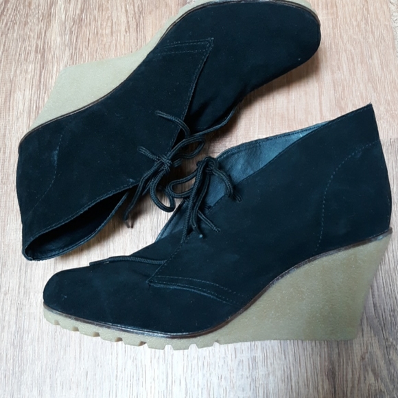 Kelsi Dagger NWOT Ankle Boots - Picture 6 of 6